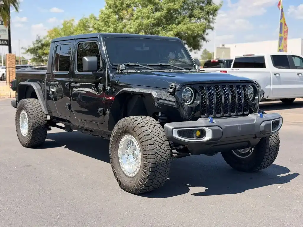 2022 Jeep Gladiator Sport S's photo