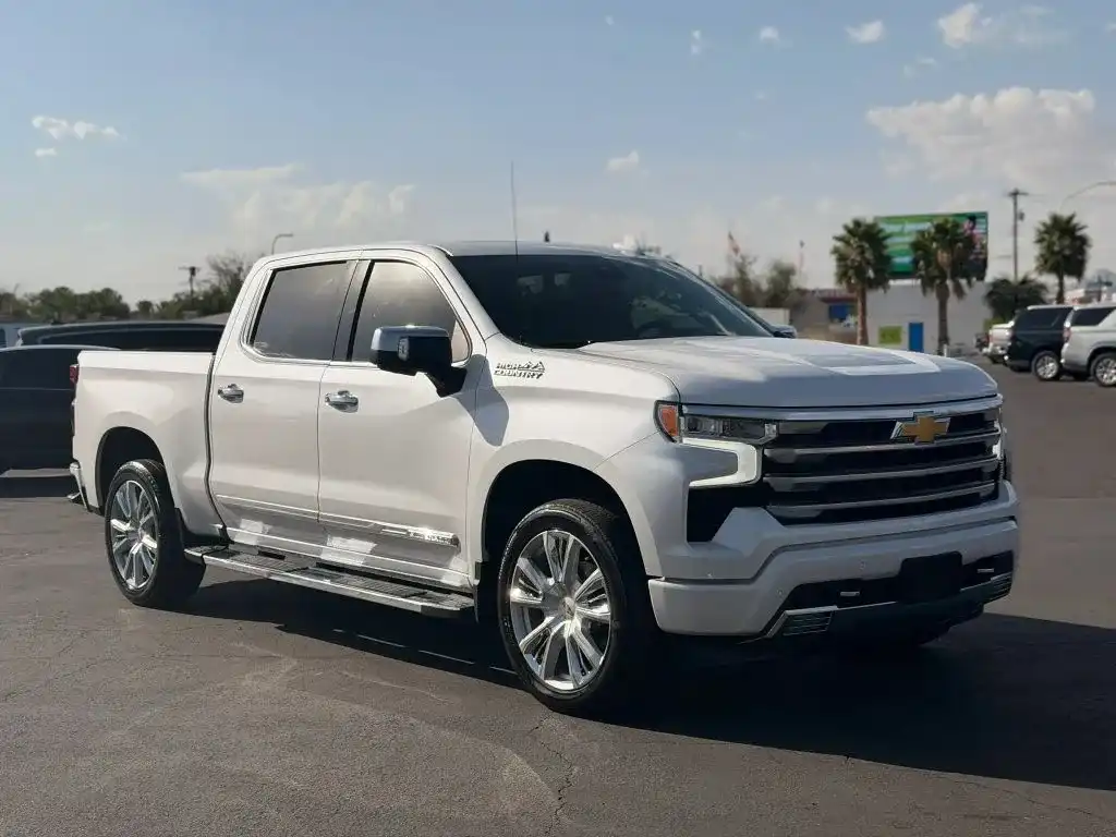 2025 Chevrolet Silverado 1500 High Country 4X4 Crew Cab Short Box's photo