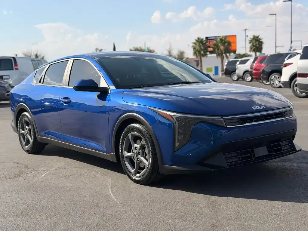 2025 Kia K4 LXS AT's photo