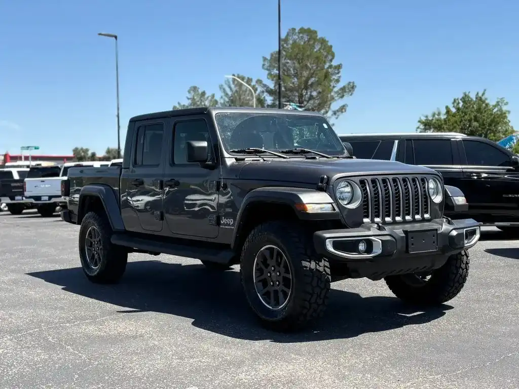 2023 Jeep Gladiator Overland's photo