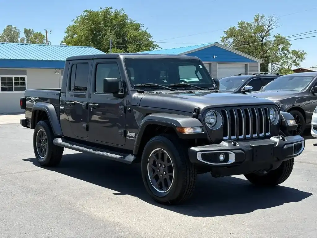 2023 Jeep Gladiator Overland's photo