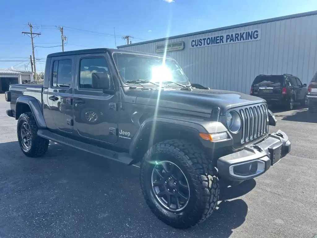2023 Jeep Gladiator Overland's photo