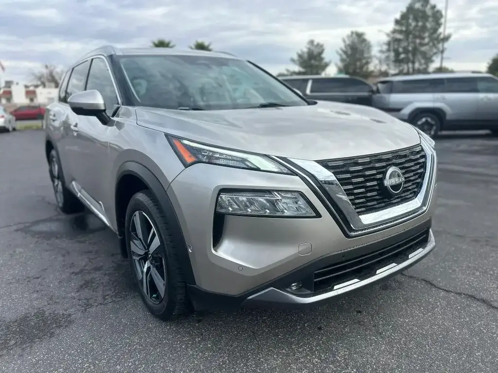 2022 Nissan Rogue SL FWD's photo