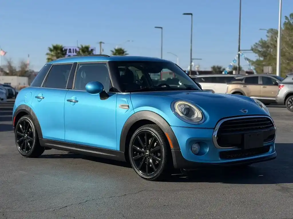2016 MINI Cooper 4 Door's photo
