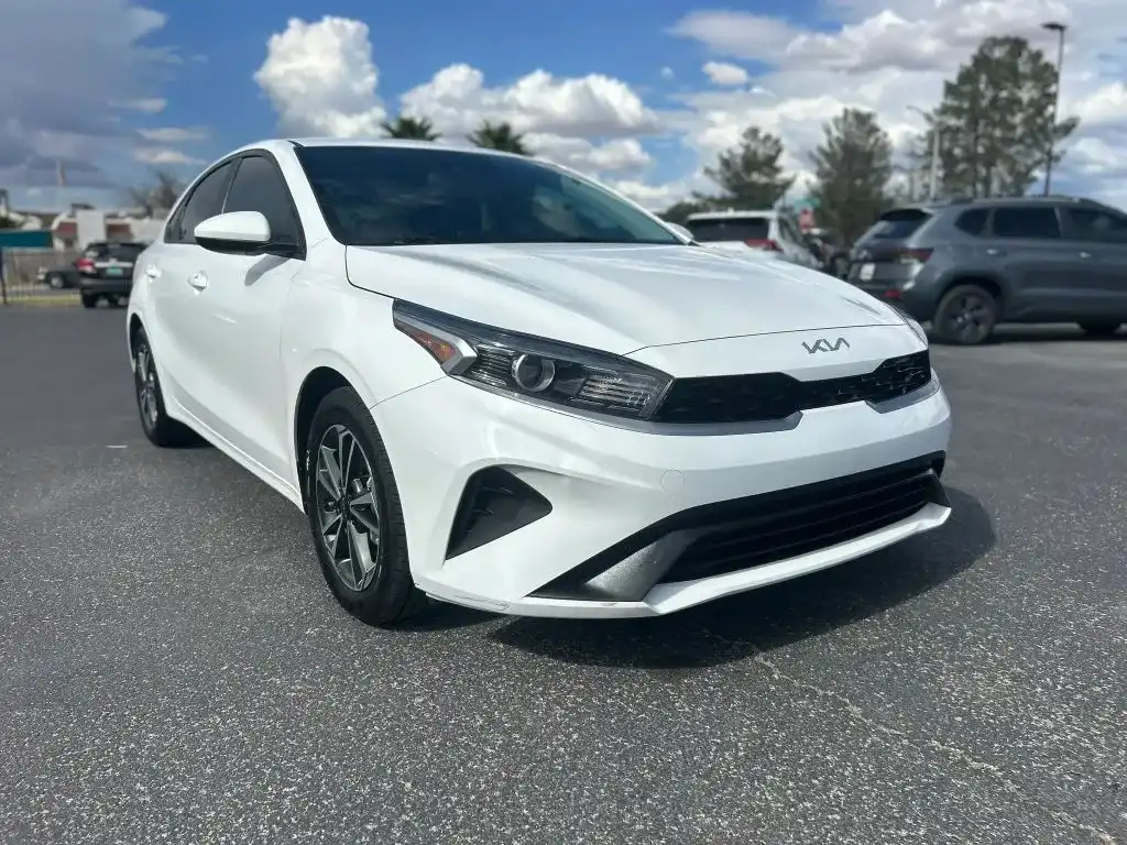 2024 Kia Forte LXS Auto's photo