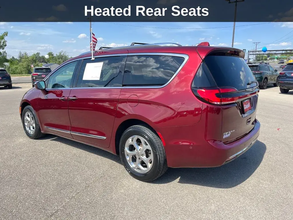 2021 Chrysler Pacifica Limited photo 3