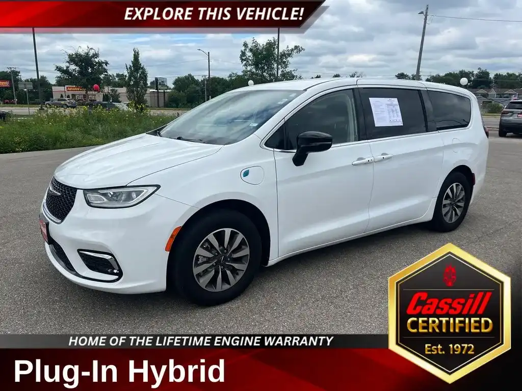2024 Chrysler Pacifica Hybrid Select PHEV's photo