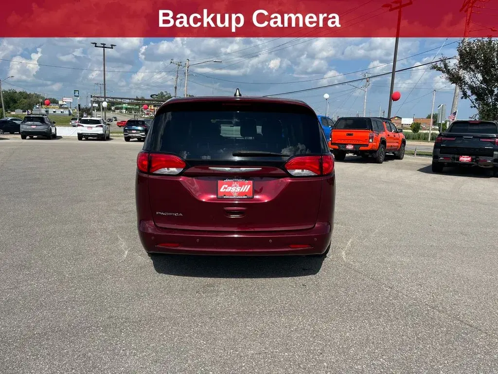 2018 Chrysler Pacifica L photo 4