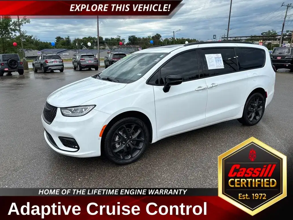 2023 Chrysler Pacifica Limited AWD's photo