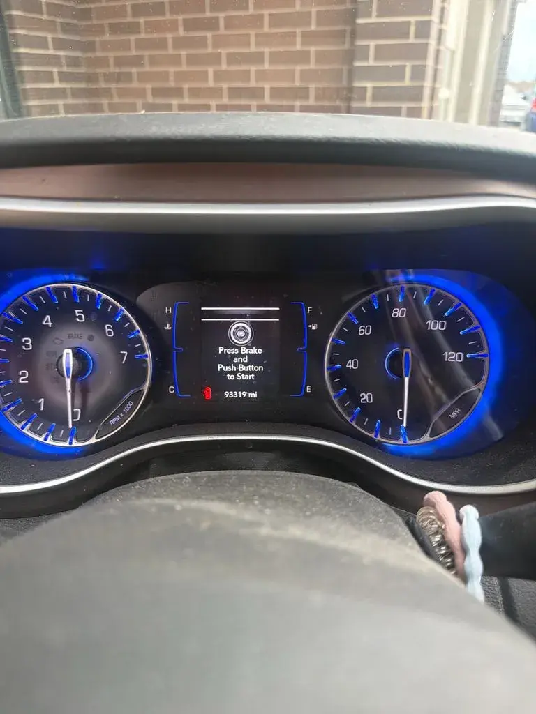 2018 Chrysler Pacifica Touring photo 4