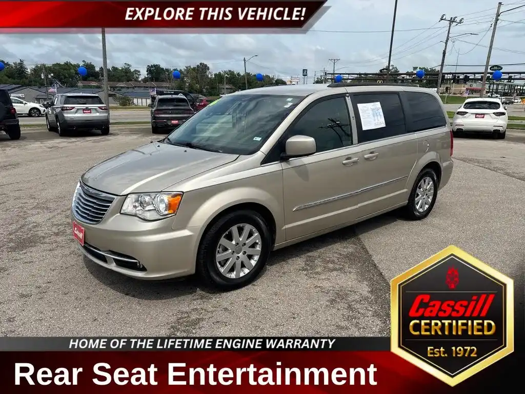 2016 Chrysler Town & Country Touring's photo