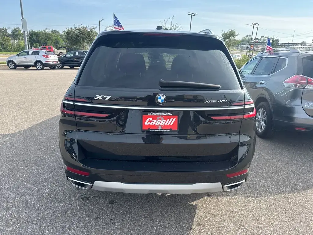 2025 BMW X7 xDrive40i photo 4