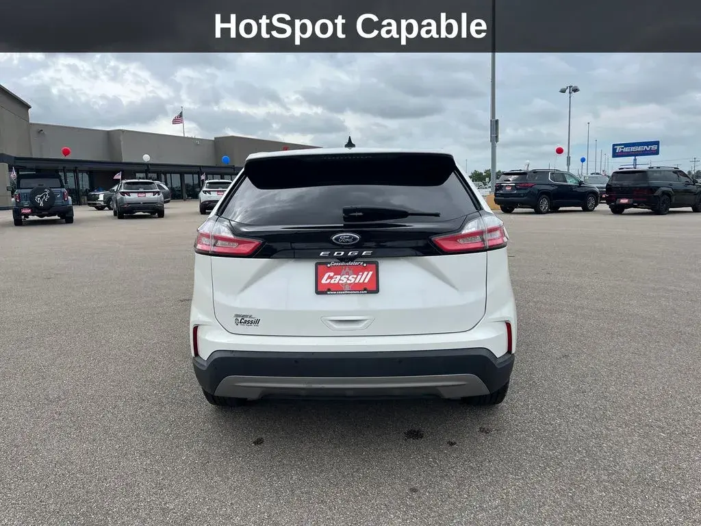 2021 Ford Edge SEL photo 5