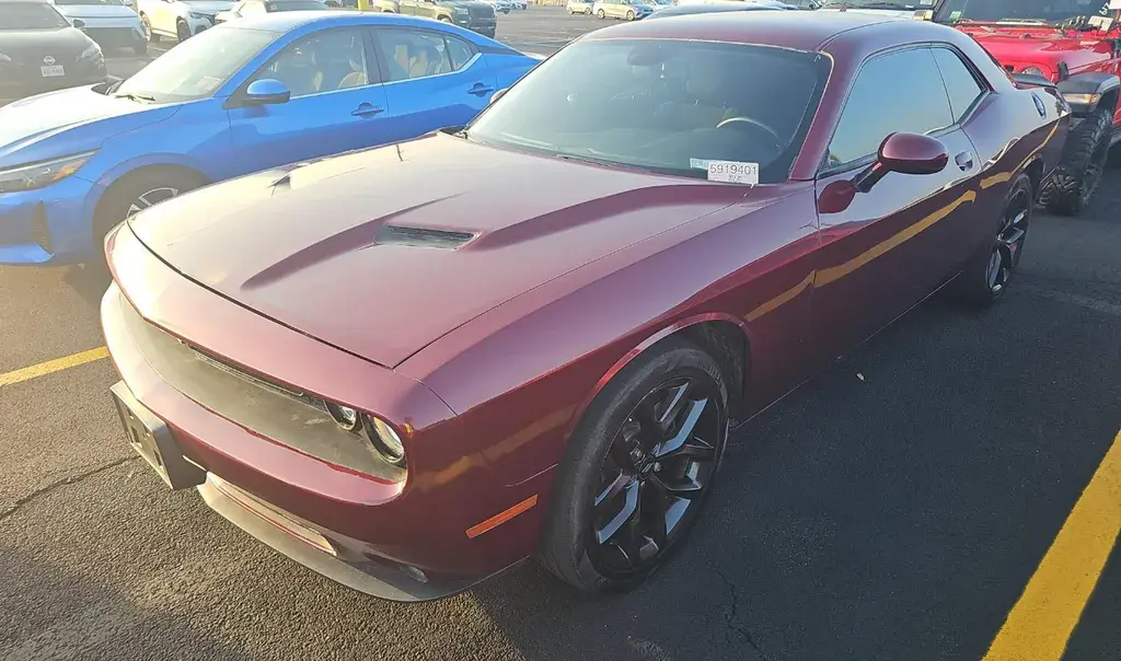 2022 Dodge Challenger SXT Auto photo 3