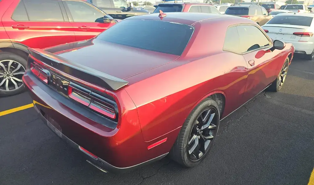 2022 Dodge Challenger SXT Auto photo 4