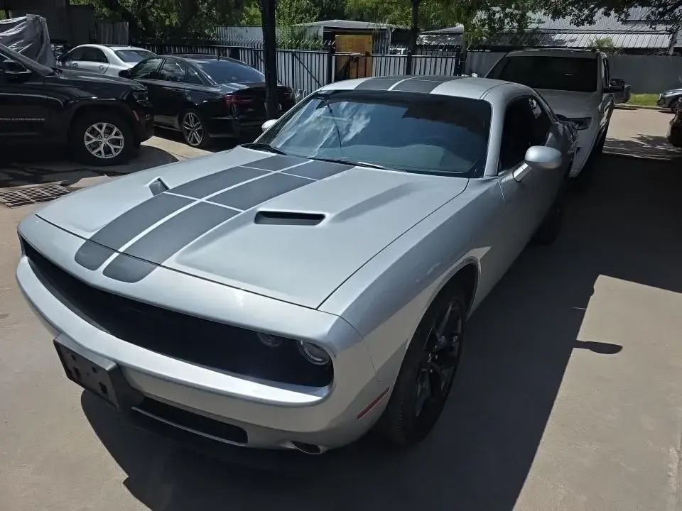 2021 Dodge Challenger SXT Auto photo 3