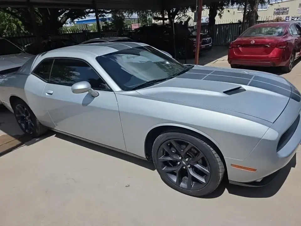 2021 Dodge Challenger SXT Auto photo 4