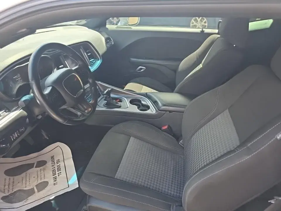 2021 Dodge Challenger SXT Auto photo 5