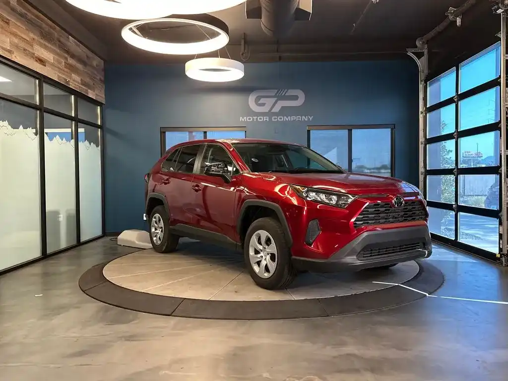 2022 Toyota RAV4 LE AWD's photo