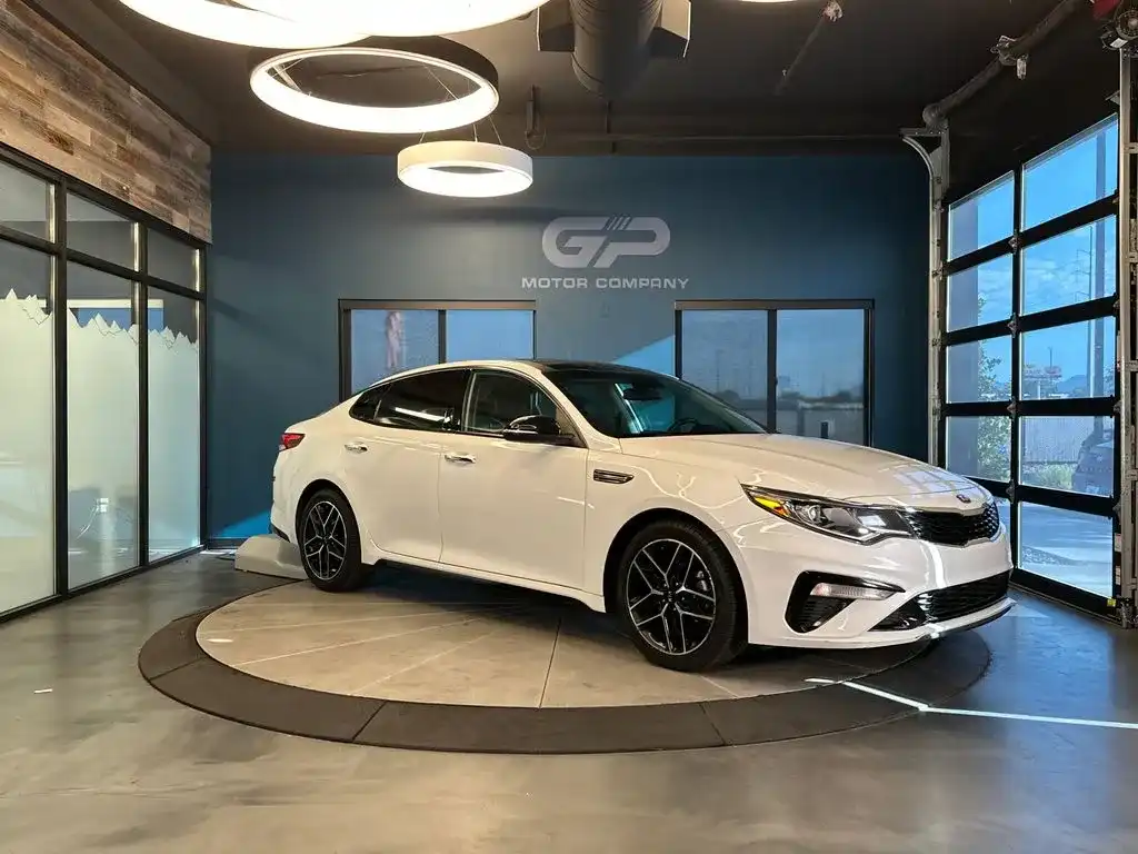 2020 Kia Optima SE's photo