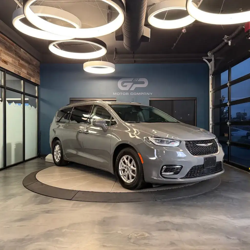 2022 Chrysler Pacifica Touring L's photo