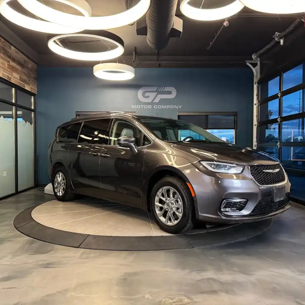 2021 Chrysler Pacifica Touring L's photo