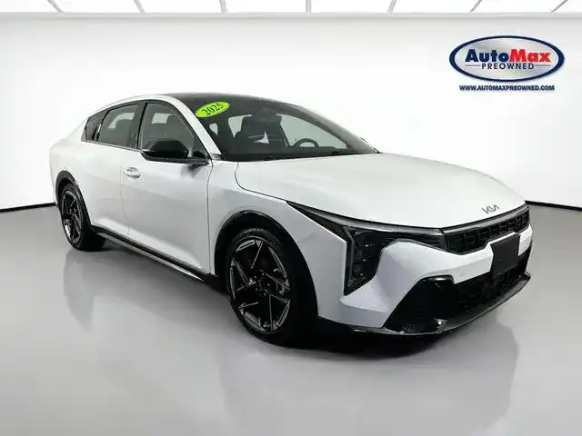 2025 Kia K4 GT-Line AT's photo