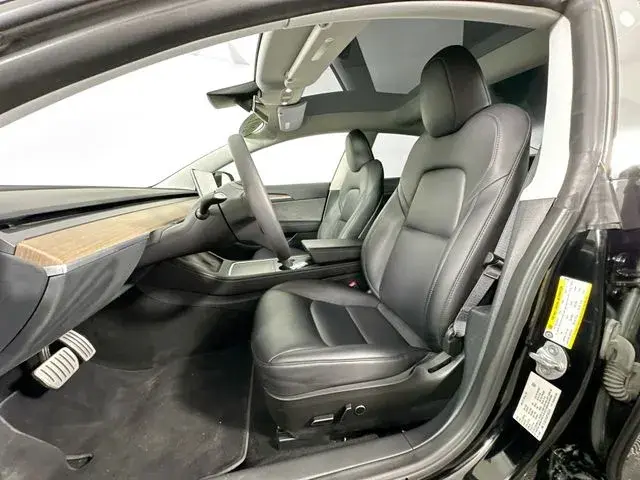 2023 Tesla Model 3 Performance photo 4
