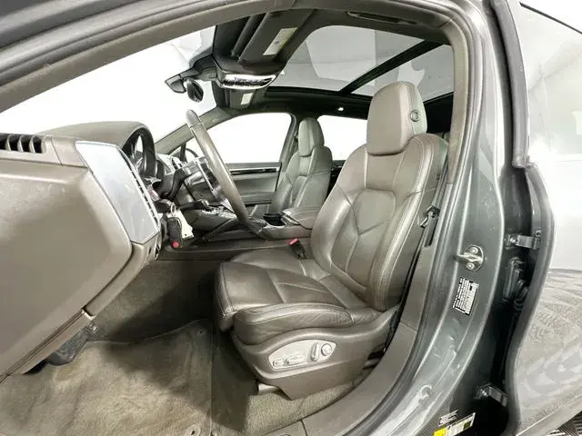 2016 Porsche Cayenne Tiptronic photo 4