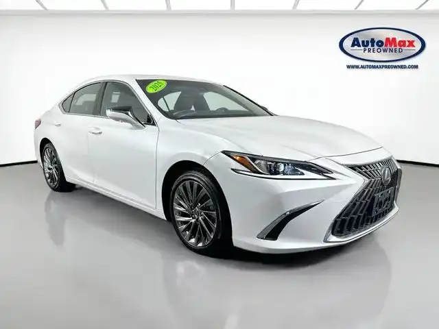 2025 Lexus ES 300h 300h Luxury's photo
