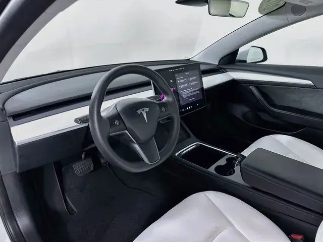 2023 Tesla Model 3 Base photo 3