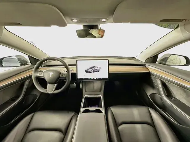 2023 Tesla Model 3 Long Range photo 3