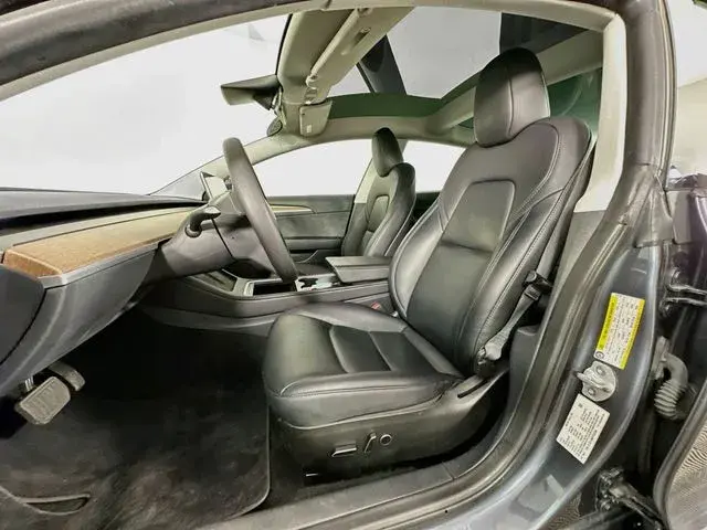 2023 Tesla Model 3 Long Range photo 4
