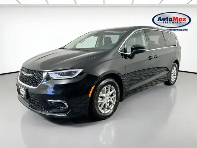 2024 Chrysler Pacifica Touring L photo 5