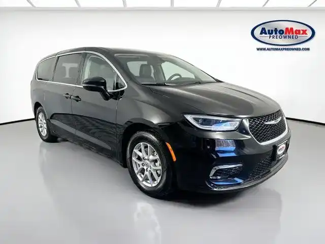 2024 Chrysler Pacifica Touring L's photo