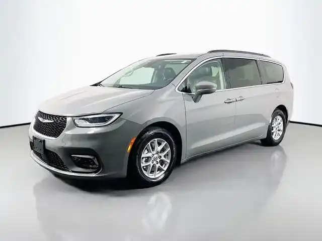 2022 Chrysler Pacifica Touring L's photo