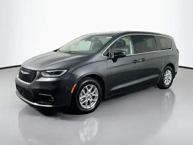 2023 Chrysler Pacifica Touring L's photo