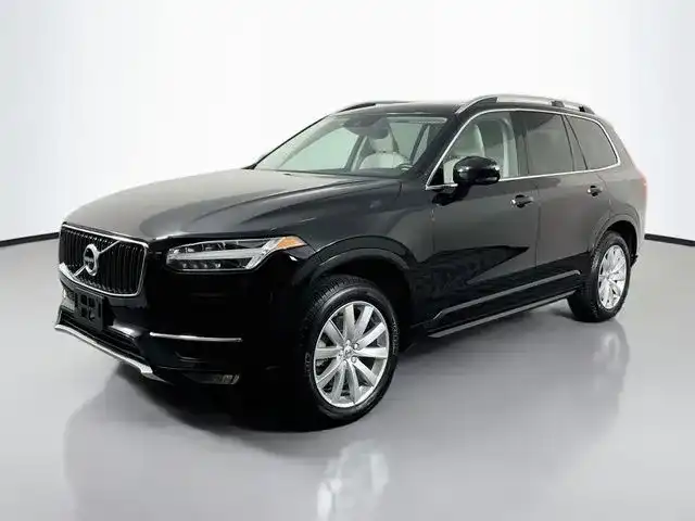 2017 Volvo XC90 T6 AWD Momentum's photo
