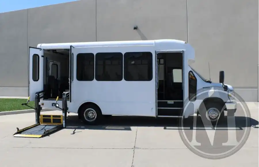 2025 Ford E-Series DRW E-450 Super Duty 158 in WB's photo