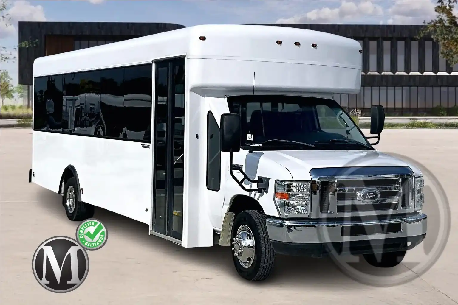 2017 Ford E-Series DRW E-450 Super Duty 158 in WB's photo