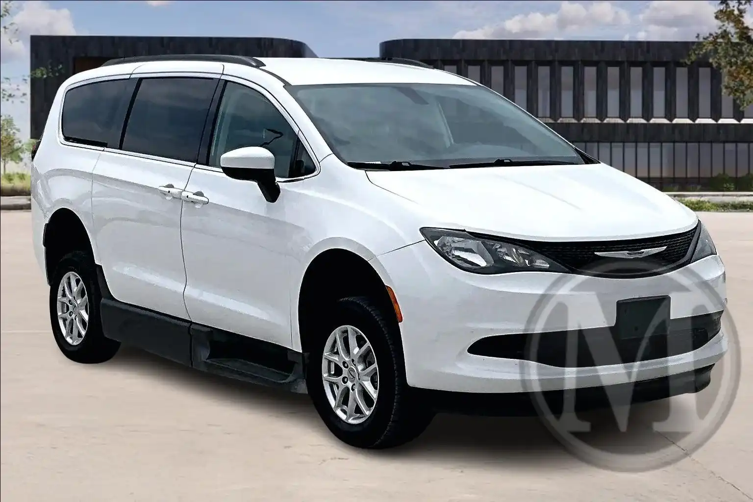2021 Chrysler Voyager LXI's photo