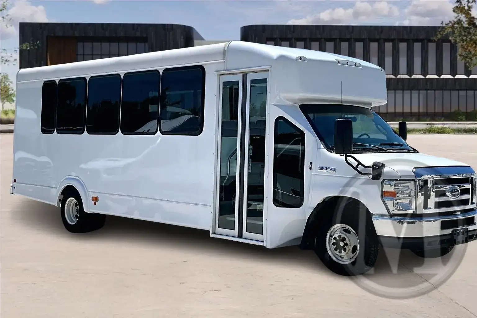 2018 Ford E-Series DRW E-450 Super Duty 158 in WB's photo