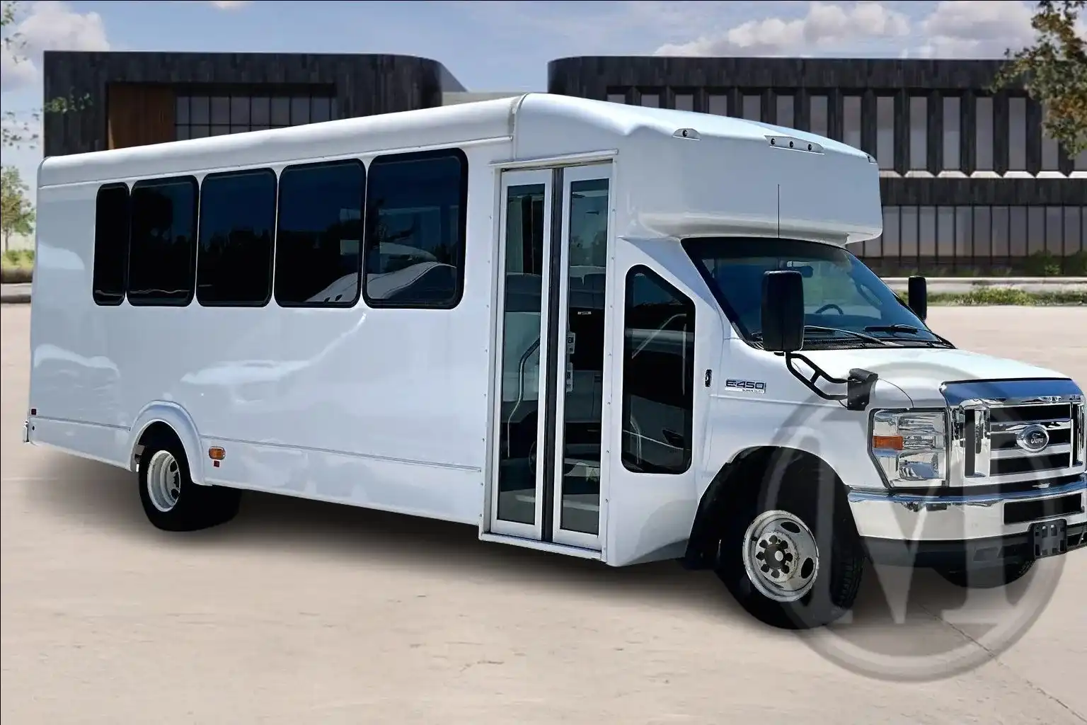 2018 Ford E-Series DRW E-450 Super Duty 158 in WB's photo