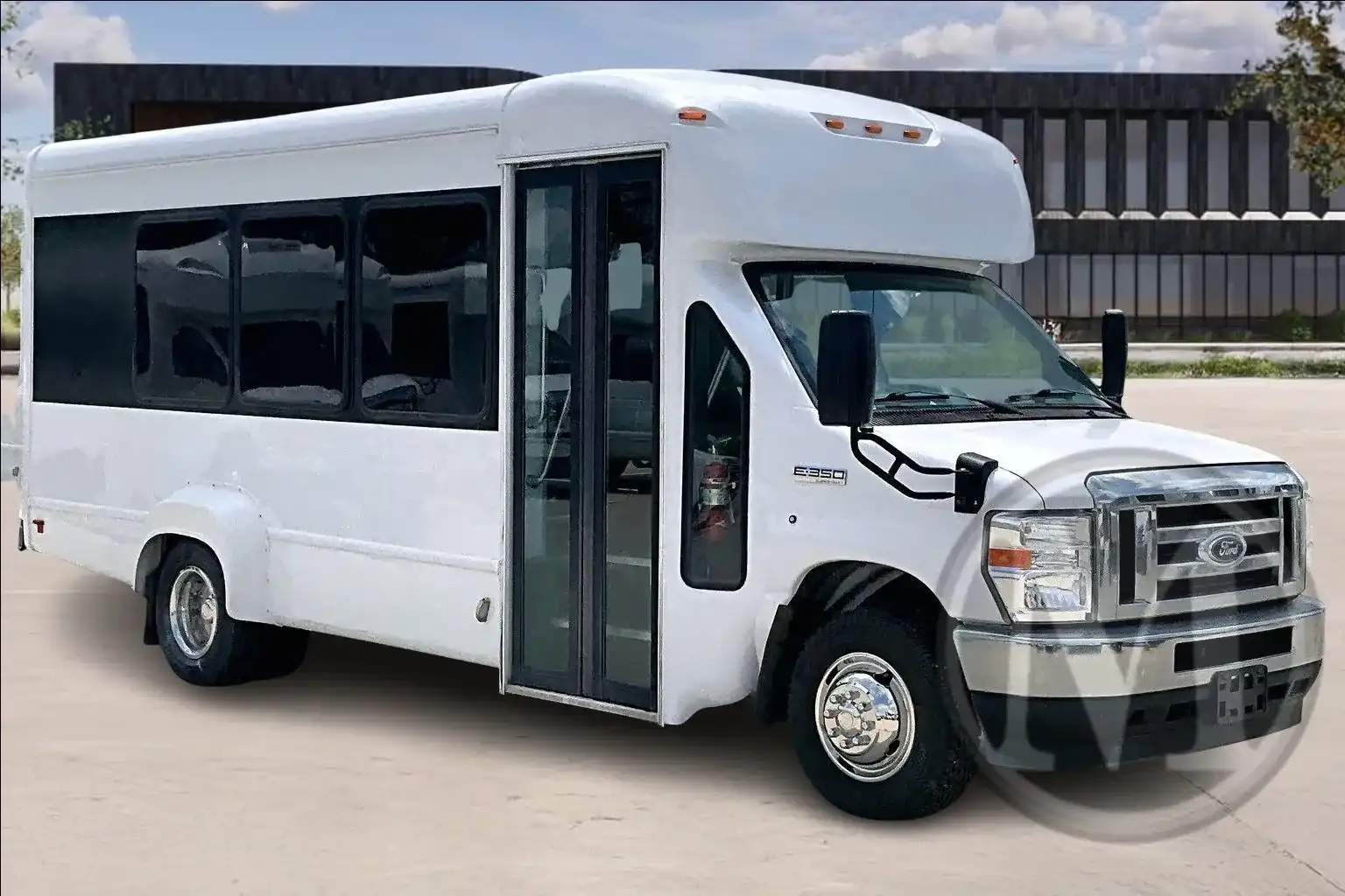 2022 Ford E-Series SRW E-350 Super Duty 138 in WB's photo