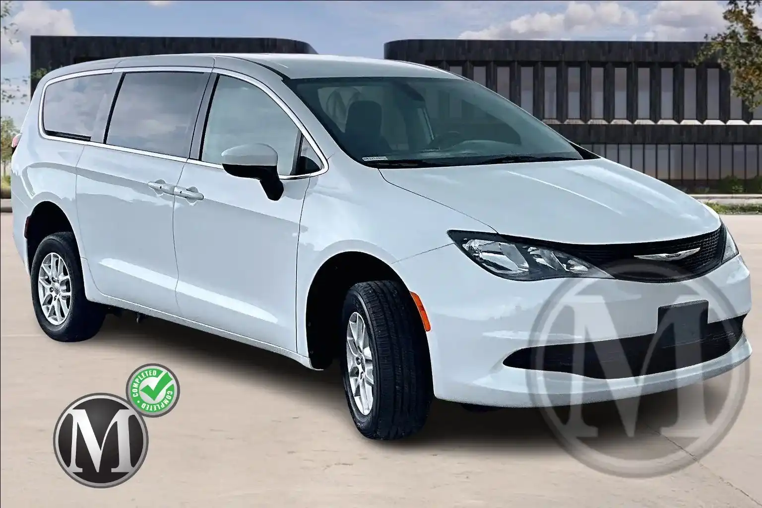 2024 Chrysler Pacifica Touring's photo
