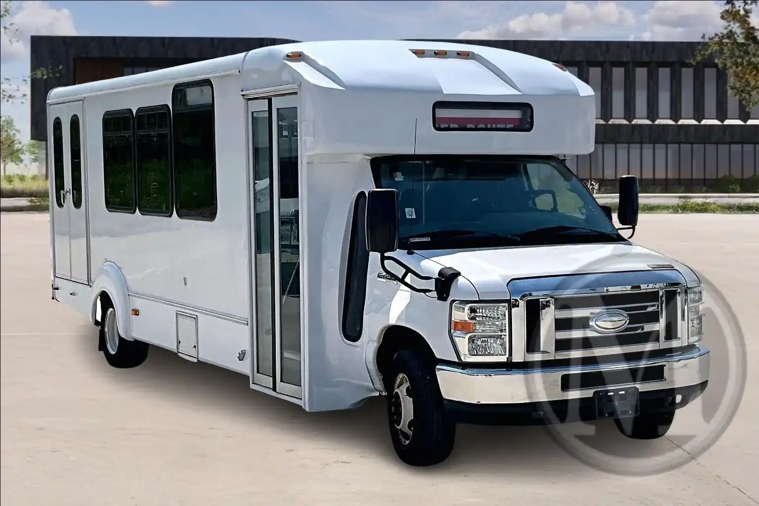 2016 Ford E-Series DRW E-450 Super Duty 158 in WB's photo