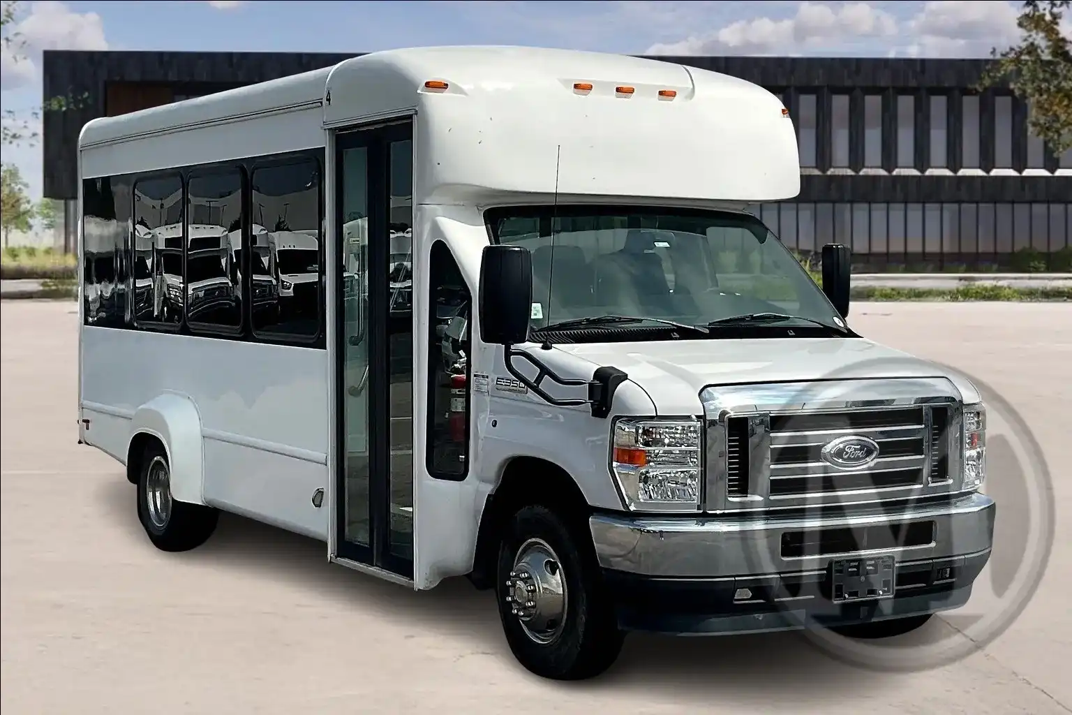 2022 Ford E-Series DRW E-350 Super Duty 158 in WB's photo