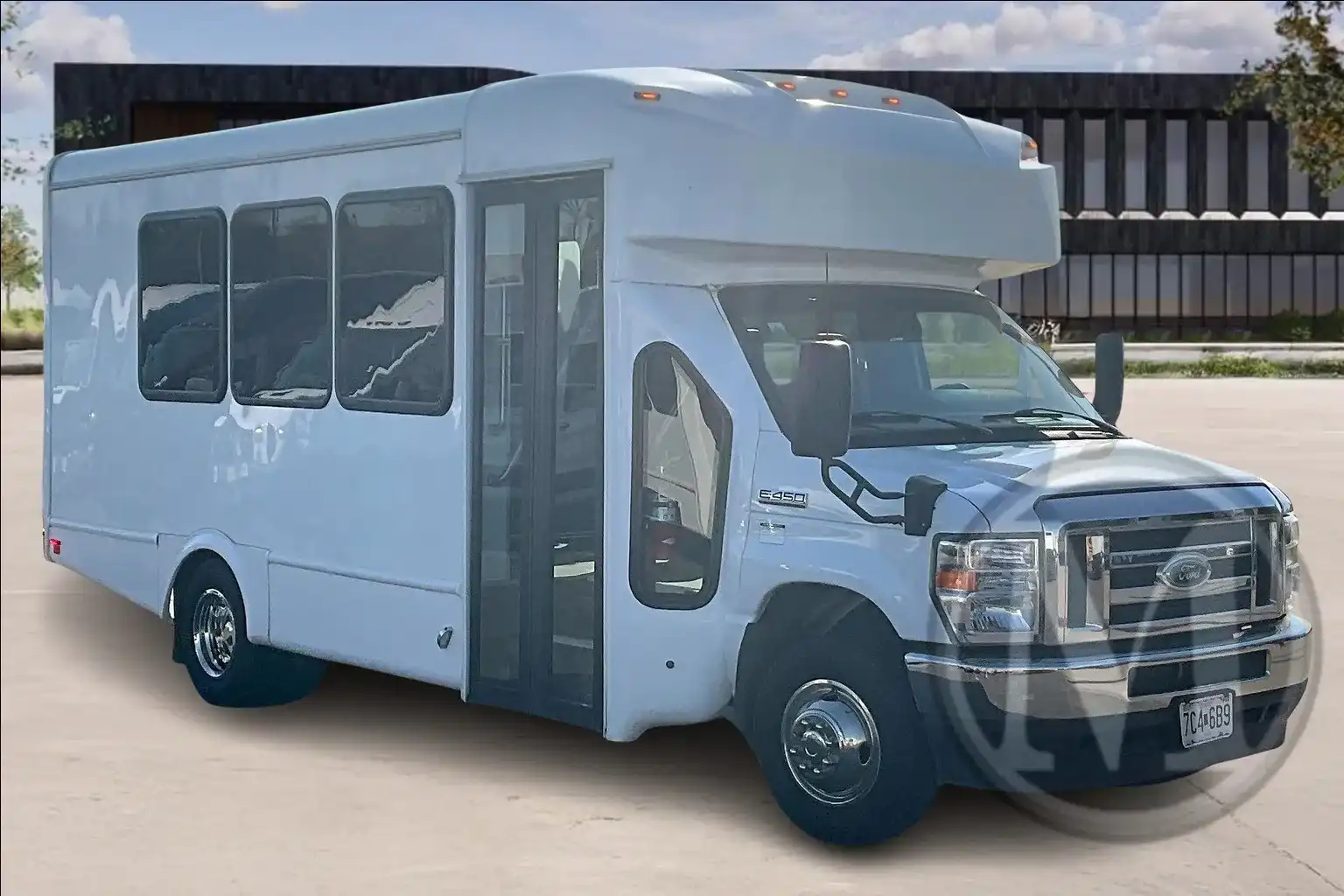 2023 Ford E-Series DRW E-450 Super Duty 158 in WB's photo