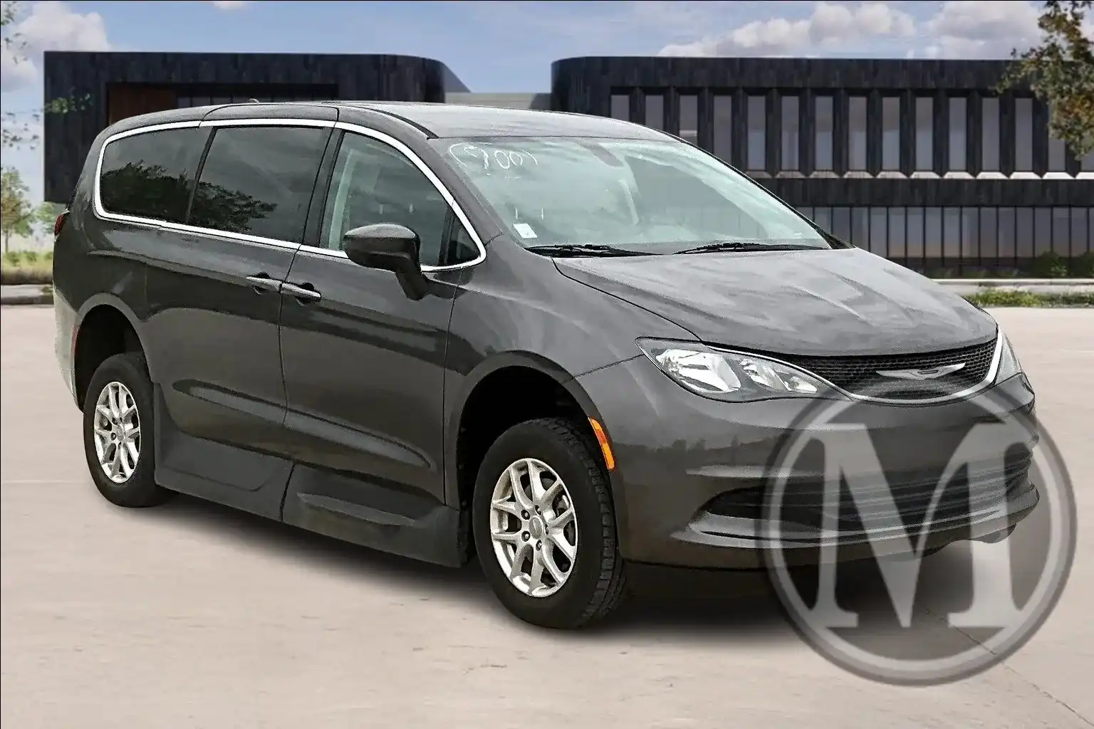 2020 Chrysler Voyager LX's photo