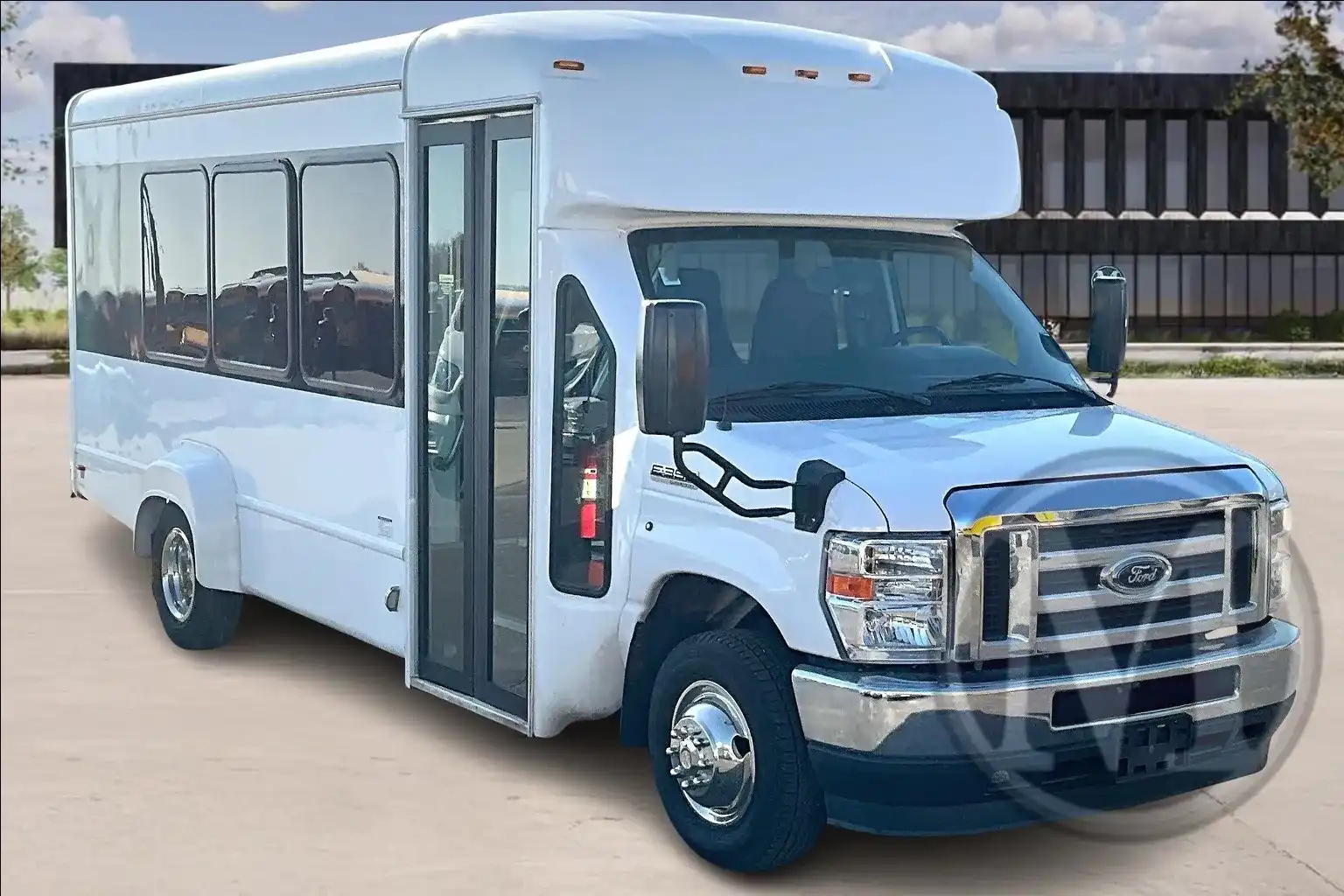 2022 Ford E-Series SRW E-350 Super Duty 138 in WB's photo